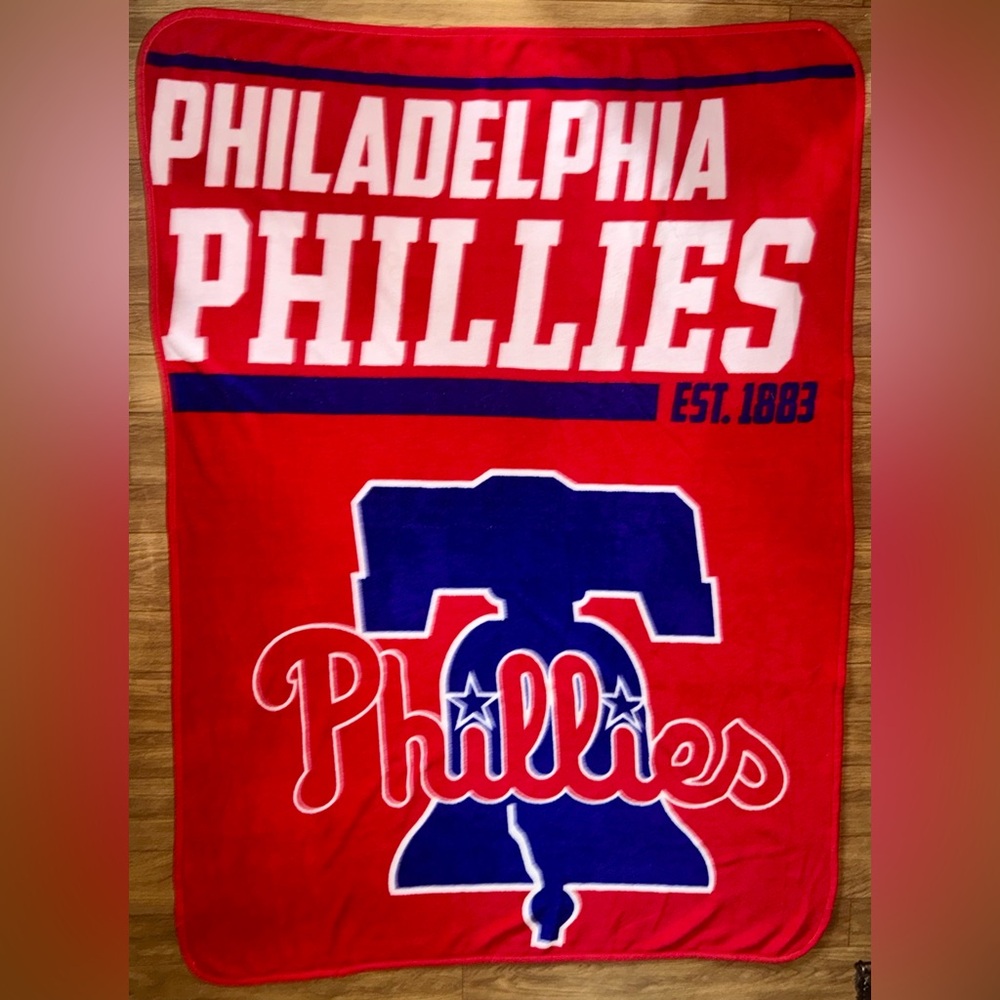 Philadelphia Phillies polyester 60” x 44” throw